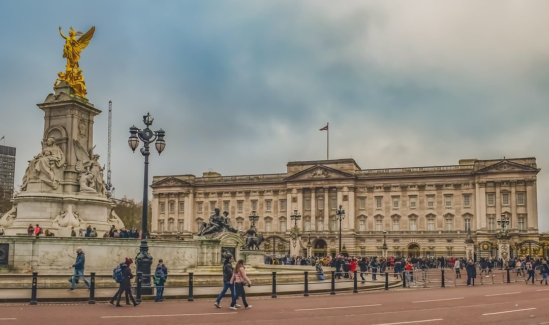 Dall’accento di Sua Maestà alle frasi very British: 5 curiosità sull’inglese reale scoperte grazie a The Crown