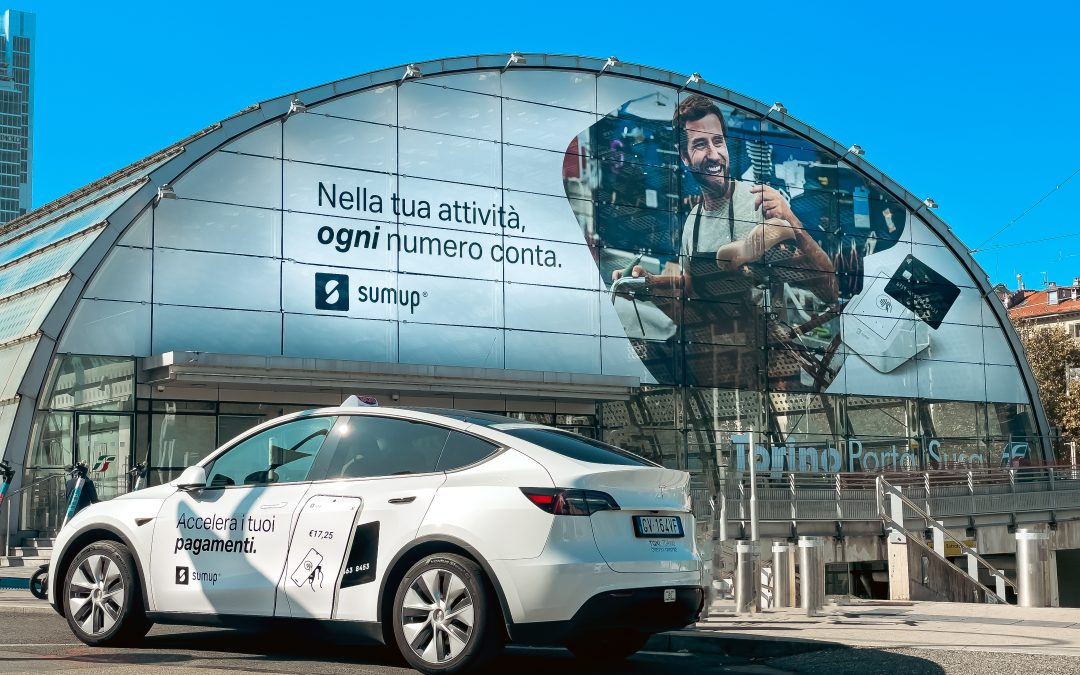Nei taxi lo smartphone diventa un POS: SumUp e WeTechnology digitalizzano i pagamenti delle corse