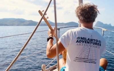 Art Odyssey 2025: al via il viaggio in barca a vela verso SEIF tra profumi, cultura e sostenibilità per celebrare il Mediterraneo