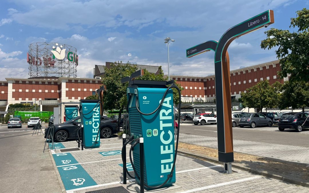 Mobilità elettrica, accordo Electra-Eurocommercial per l’apertura di nuove stazioni di ricarica ultraveloce in 6 città del Centro-Nord